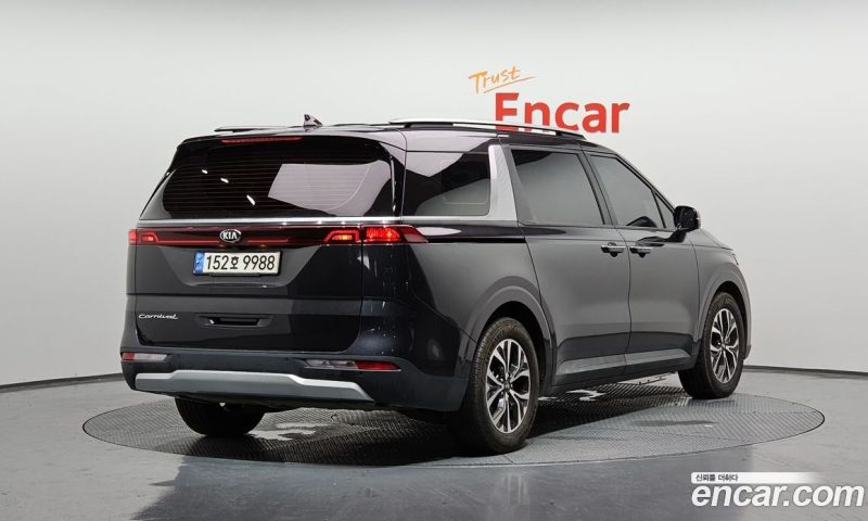 Kia Carnival 9-Seater Prestige