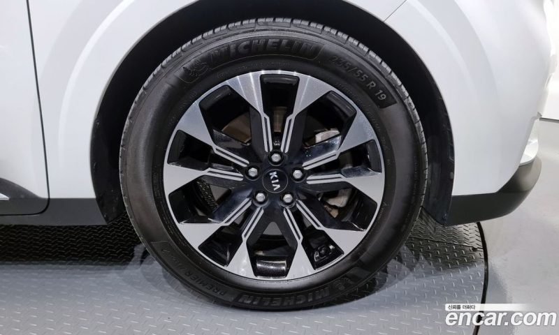 Kia Carnival 7-Seater Signature