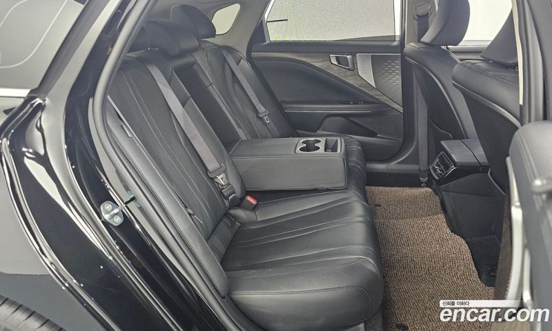 Kia K8 2.5 Gasoline 2WD