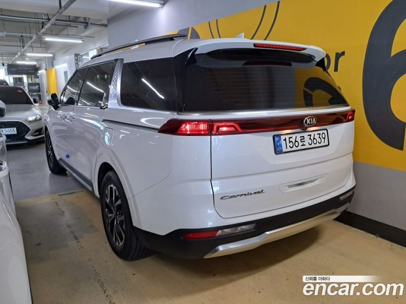 Kia Carnival 9-Seater Signature