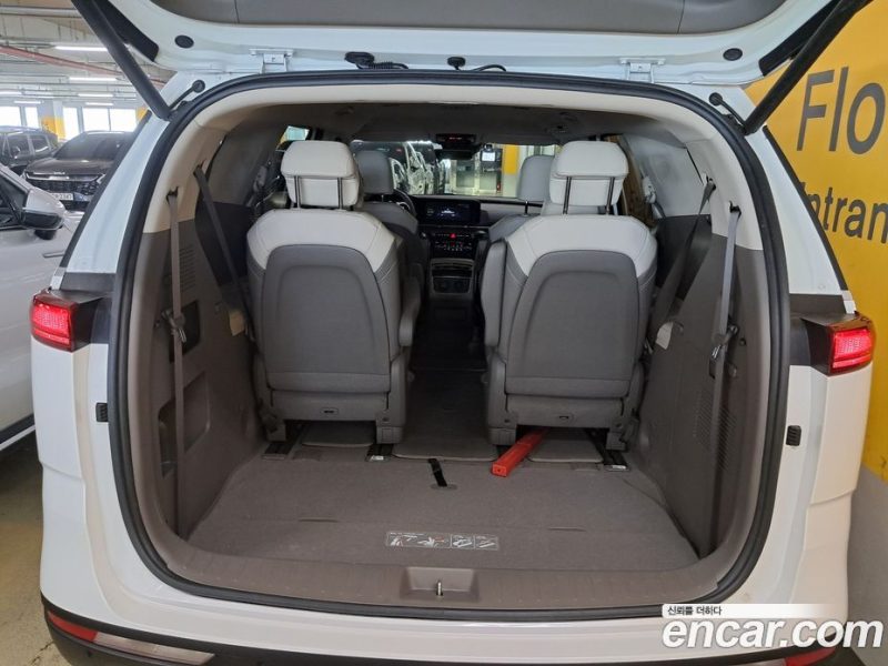 Kia Carnival 9-Seater Signature