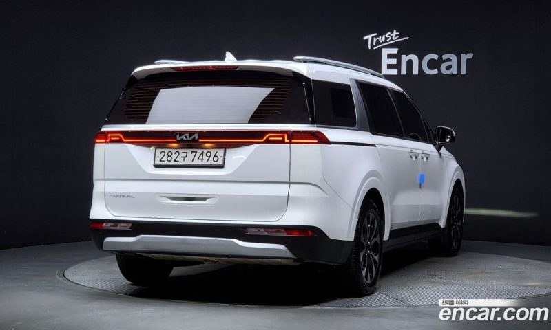 Kia Carnival 9-Seater Prestige