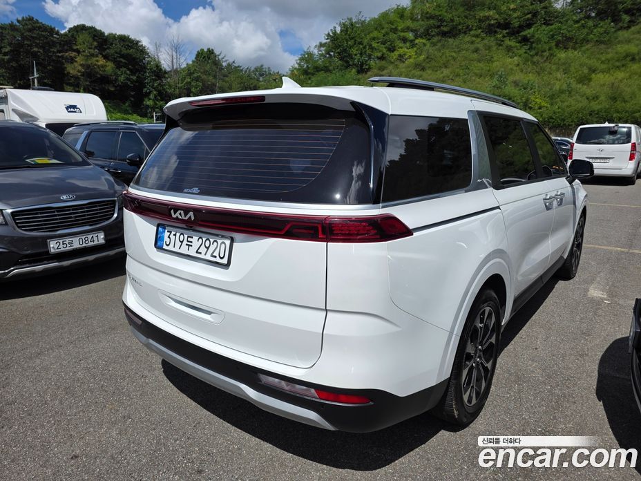 Kia Carnival 9-Seater Prestige