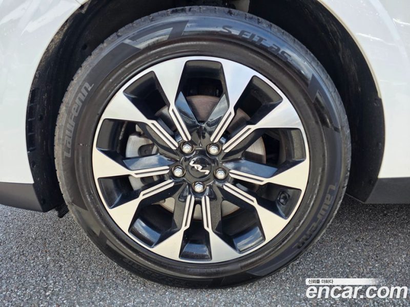 Kia Carnival 9-Seater Prestige