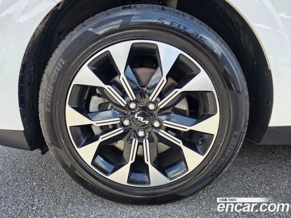 Kia Carnival 9-Seater Prestige