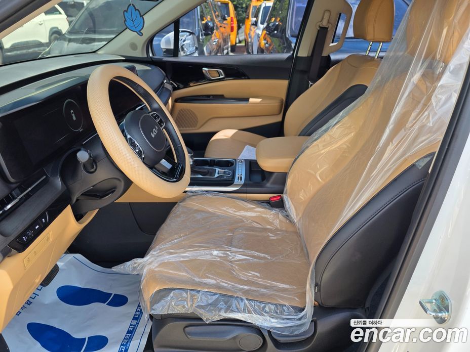 Kia Carnival 9-Seater Prestige