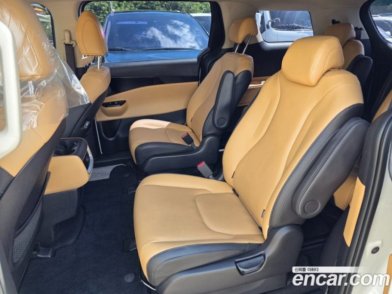 Kia Carnival 9-Seater Prestige