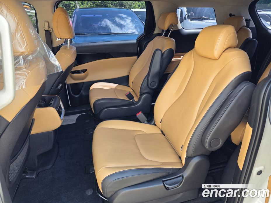 Kia Carnival 9-Seater Prestige