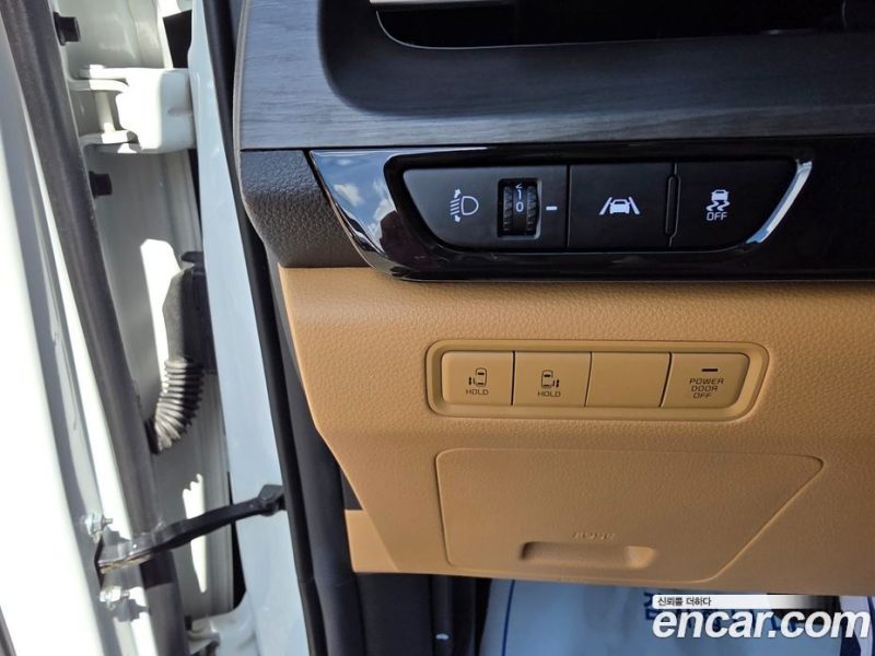 Kia Carnival 9-Seater Prestige