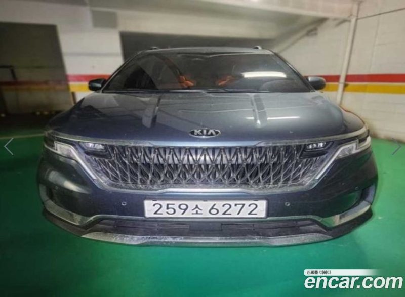 Kia Carnival 9-Seater Noblesse