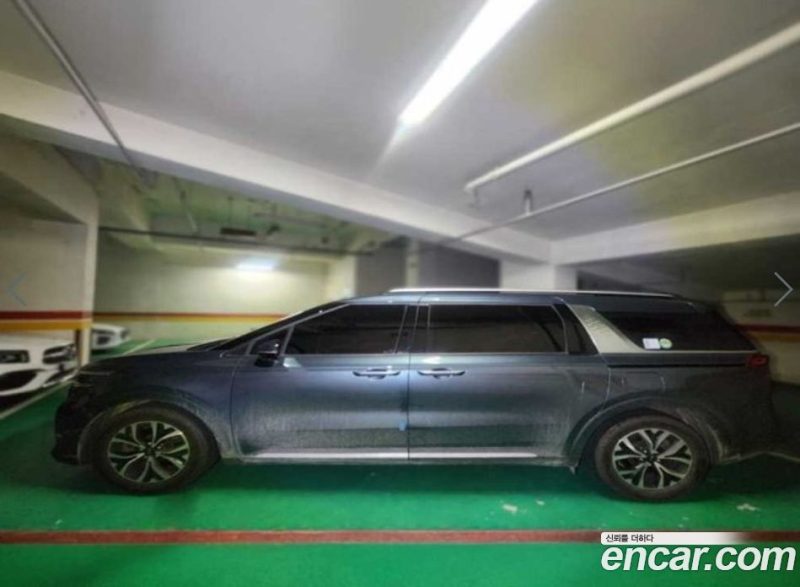 Kia Carnival 9-Seater Noblesse