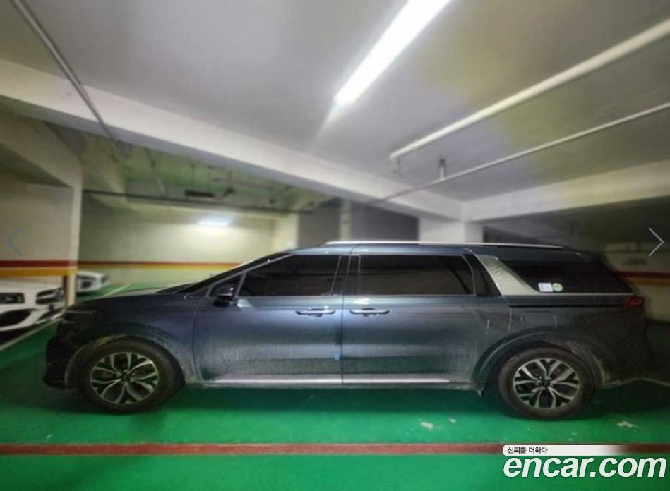 Kia Carnival 9-Seater Noblesse