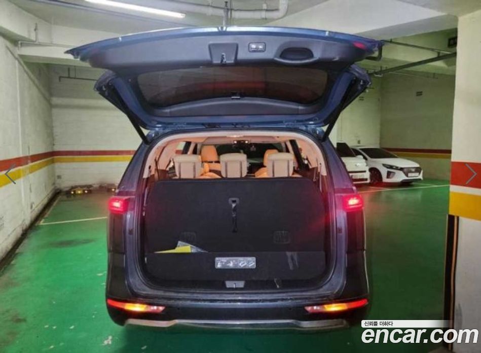 Kia Carnival 9-Seater Noblesse