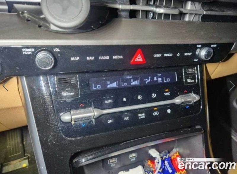 Kia Carnival 9-Seater Noblesse