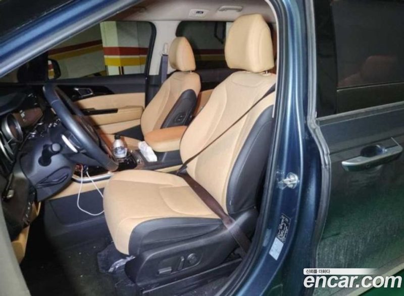 Kia Carnival 9-Seater Noblesse