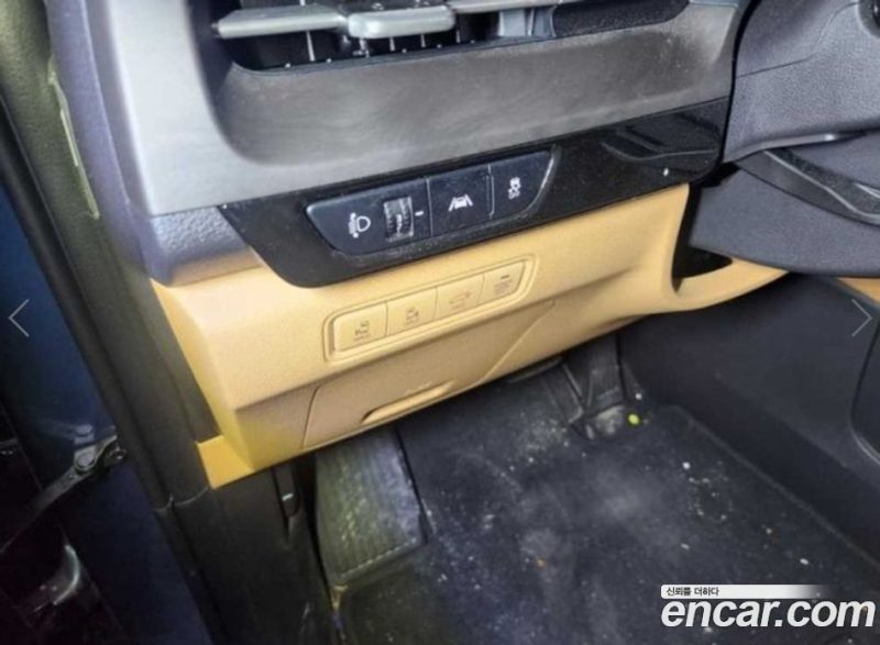 Kia Carnival 9-Seater Noblesse