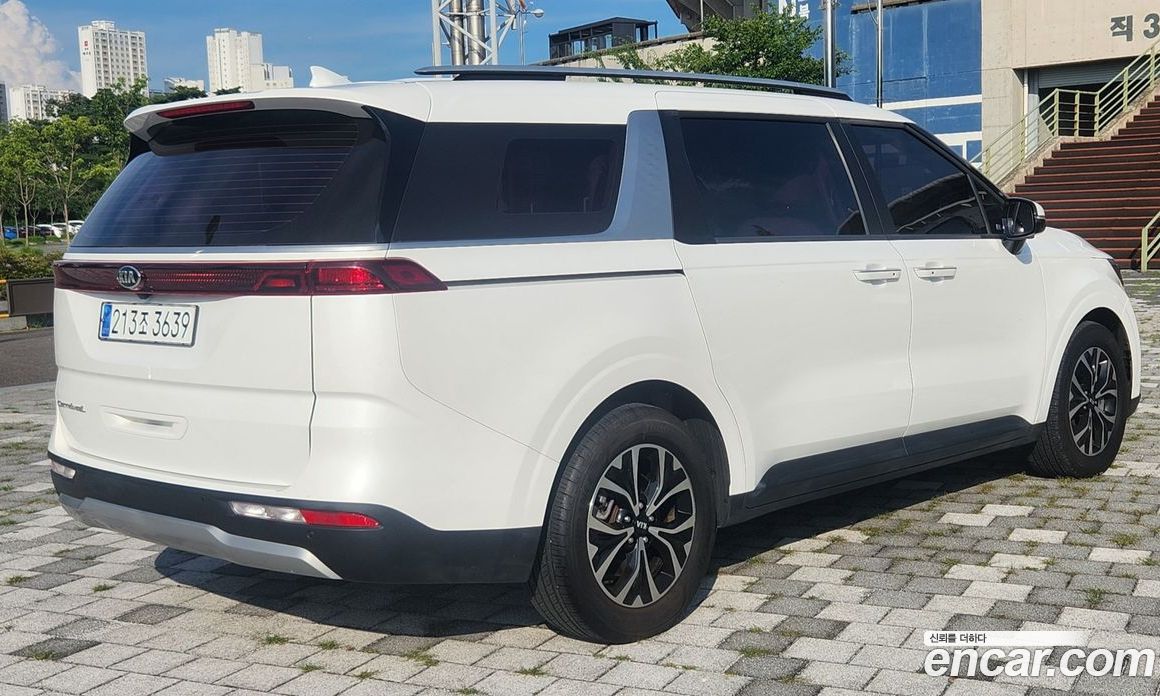 Kia Carnival 9-Seater Prestige
