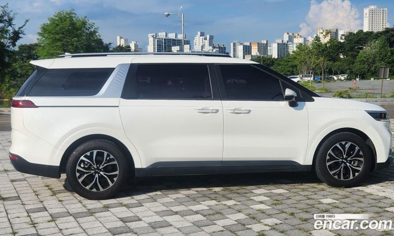 Kia Carnival 9-Seater Prestige