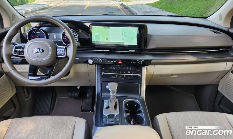 Kia Carnival 9-Seater Prestige