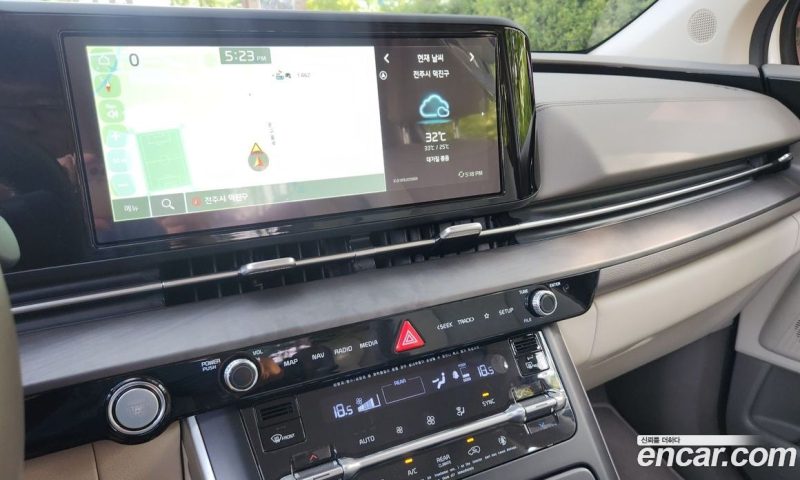 Kia Carnival 9-Seater Prestige