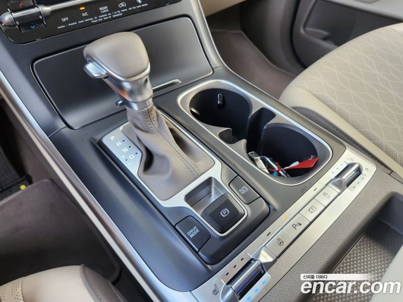 Kia Carnival 9-Seater Prestige