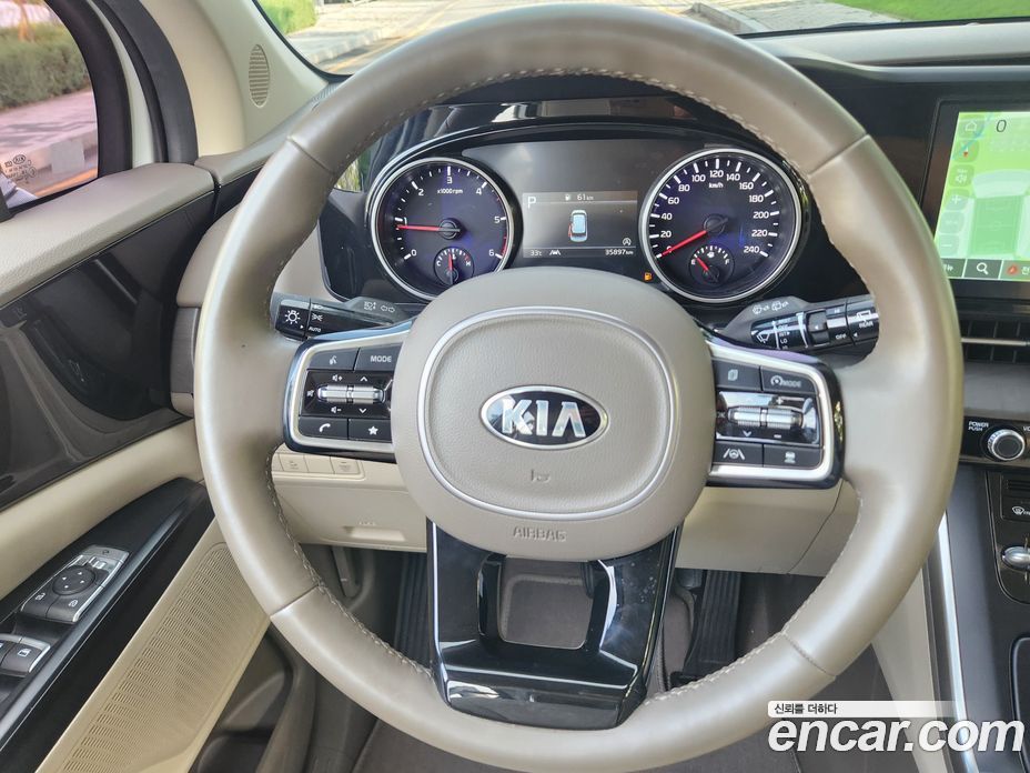 Kia Carnival 9-Seater Prestige
