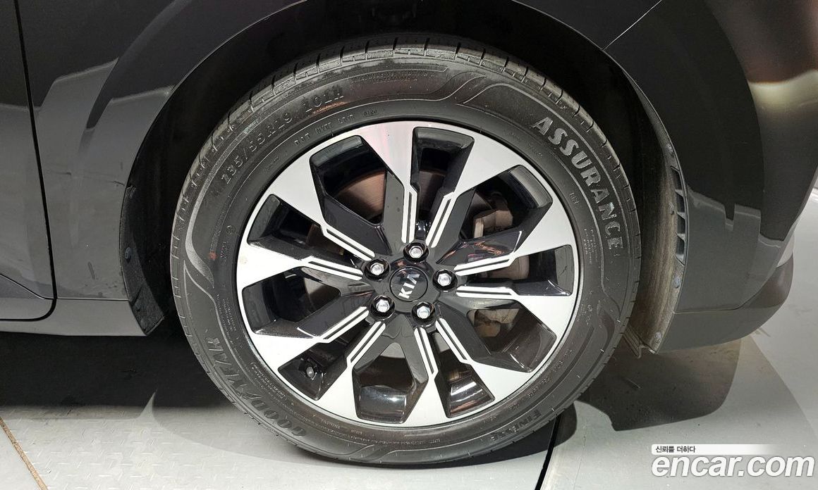 Kia Carnival 9-Seater Prestige