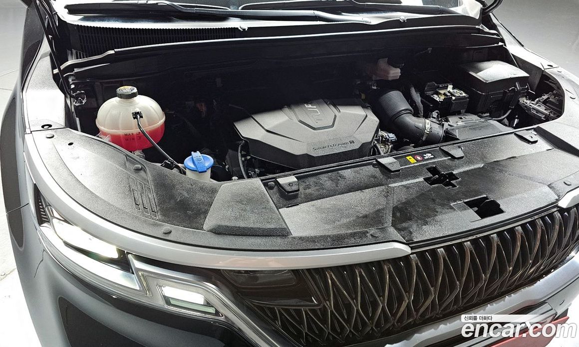 Kia Carnival 9-Seater Prestige