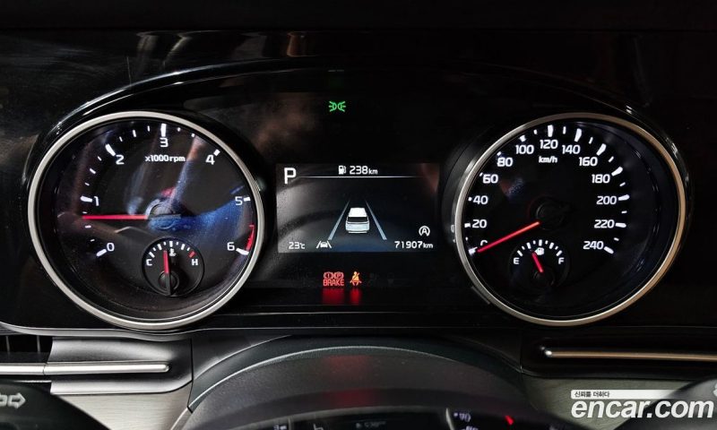 Kia Carnival 9-Seater Prestige