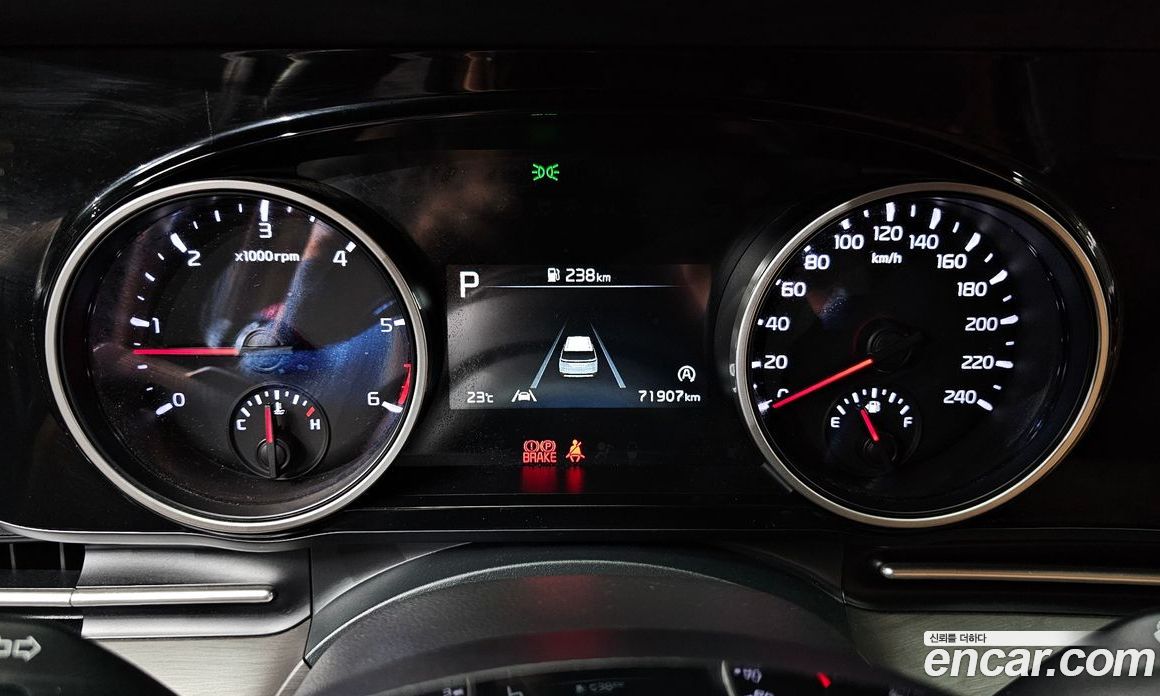 Kia Carnival 9-Seater Prestige