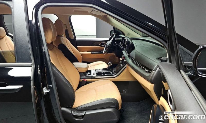 Kia Carnival 9-Seater Prestige