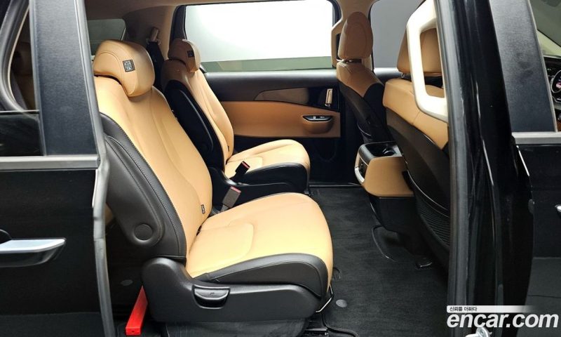 Kia Carnival 9-Seater Prestige