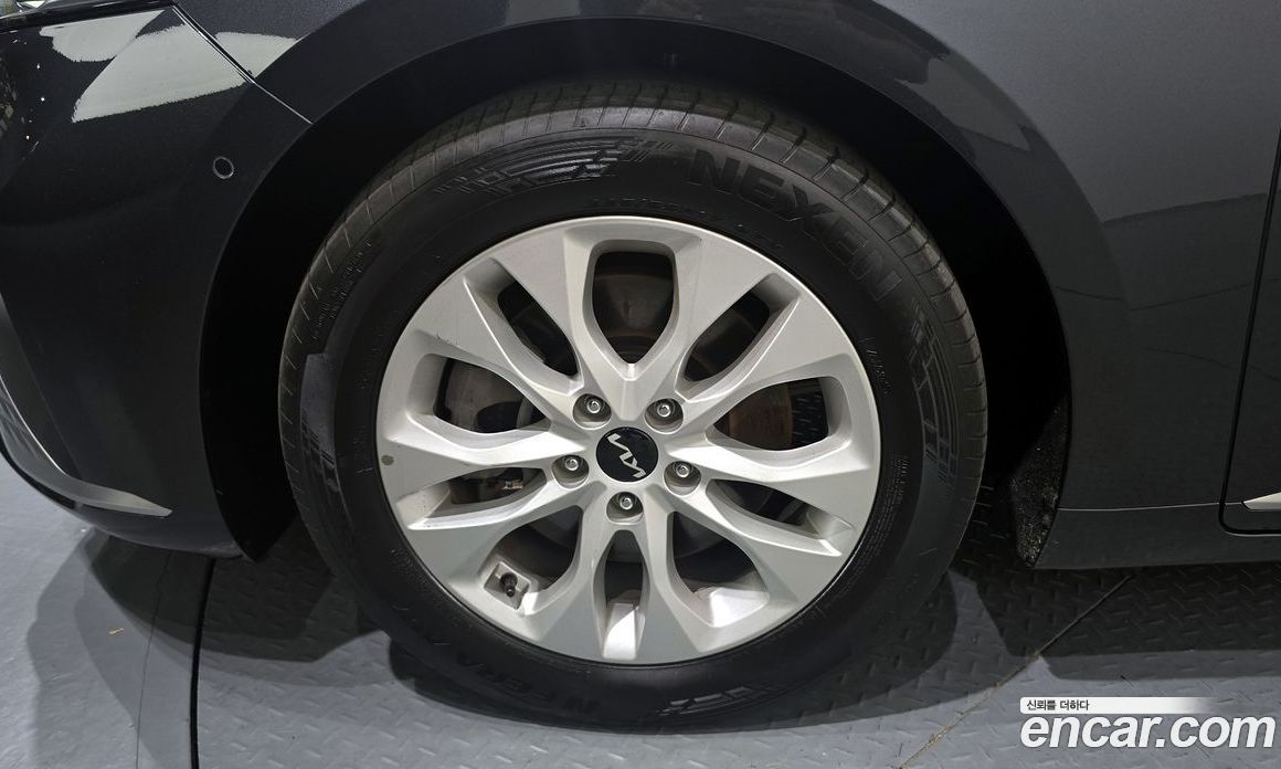 Kia K8 2.5 Gasoline 2WD