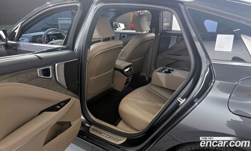 Kia K8 2.5 Gasoline 2WD