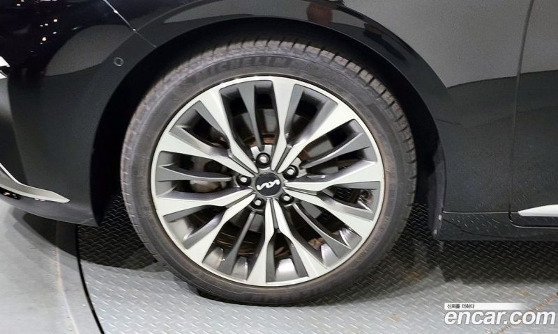 Kia K8 2.5 Gasoline 2WD