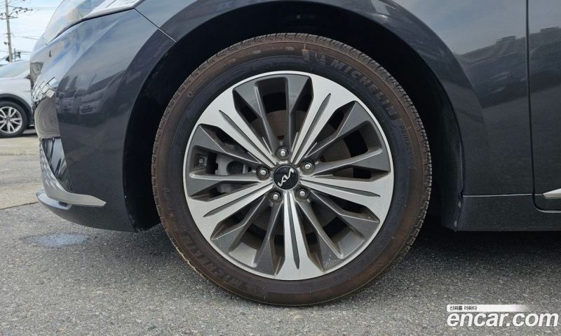 Kia K8 2.5 Gasoline 2WD