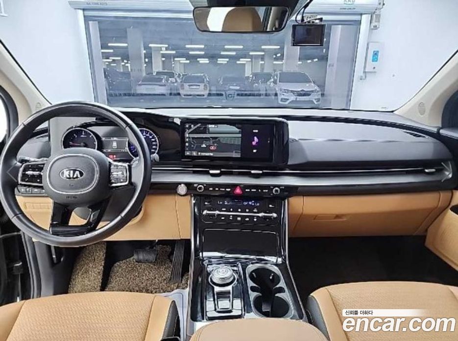 Kia Carnival 9-Seater Noblesse