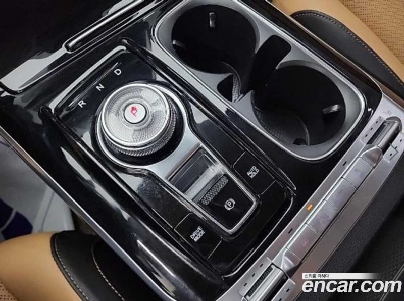 Kia Carnival 9-Seater Noblesse