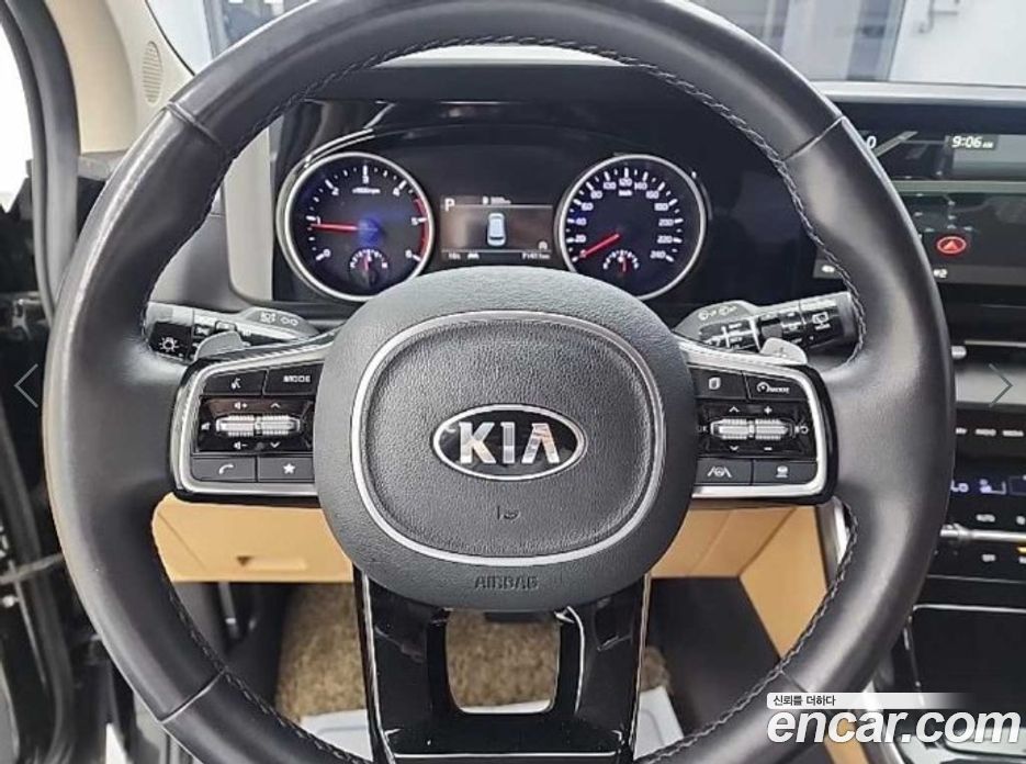 Kia Carnival 9-Seater Noblesse