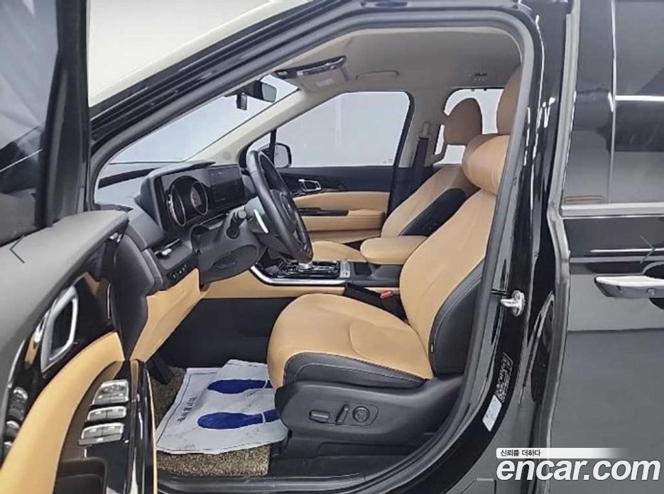 Kia Carnival 9-Seater Noblesse