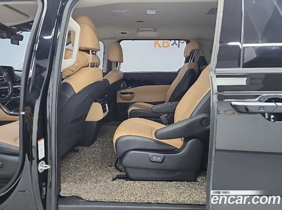 Kia Carnival 9-Seater Noblesse