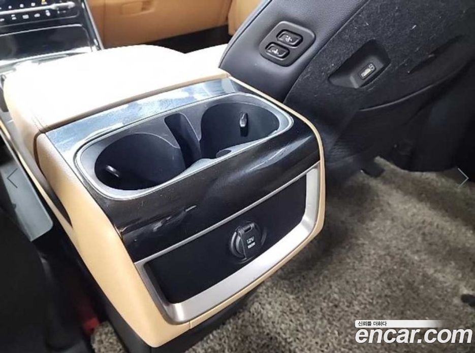 Kia Carnival 9-Seater Noblesse