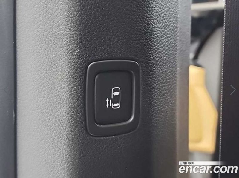 Kia Carnival 9-Seater Noblesse