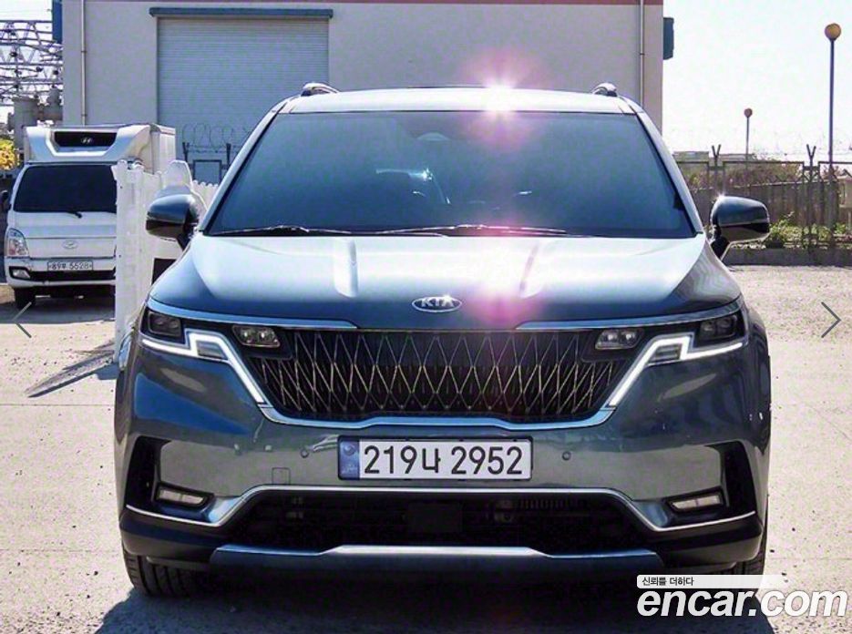 Kia Carnival 9-Seater Noblesse