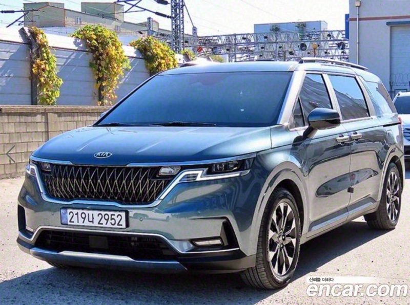 Kia Carnival 9-Seater Noblesse