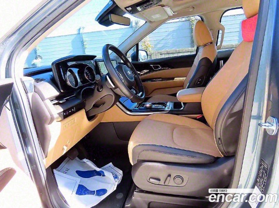 Kia Carnival 9-Seater Noblesse