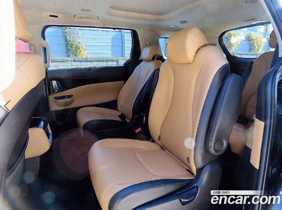 Kia Carnival 9-Seater Noblesse