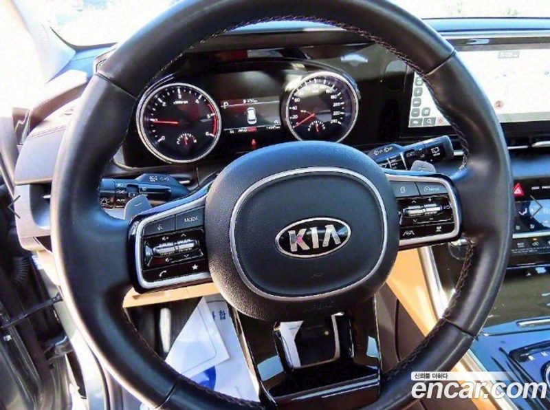 Kia Carnival 9-Seater Noblesse