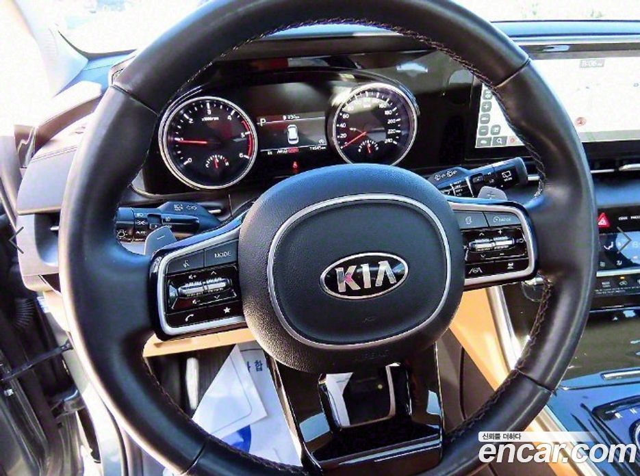 Kia Carnival 9-Seater Noblesse