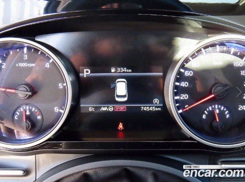 Kia Carnival 9-Seater Noblesse